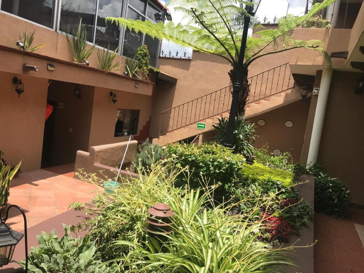 Casa De Escaleras Hotel